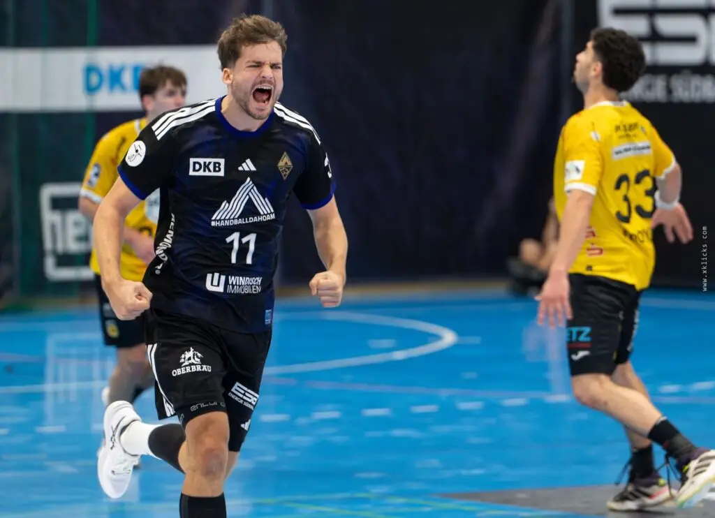 Anton Ehrlinger jubelt mit geballten Fäusten